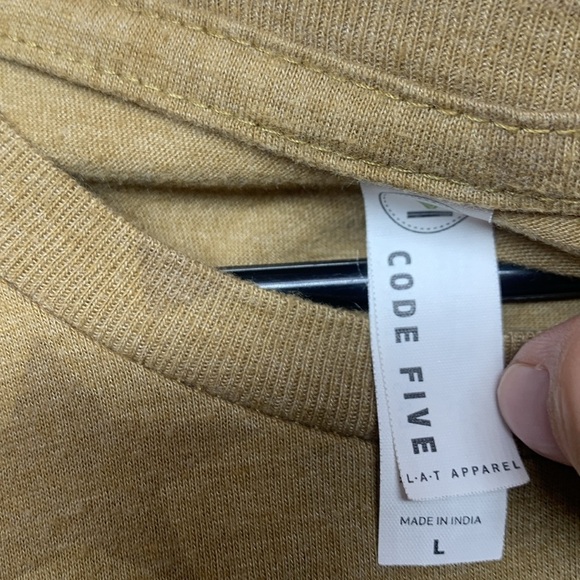 Small Town Mama T-shirt - Picture 4 of 6